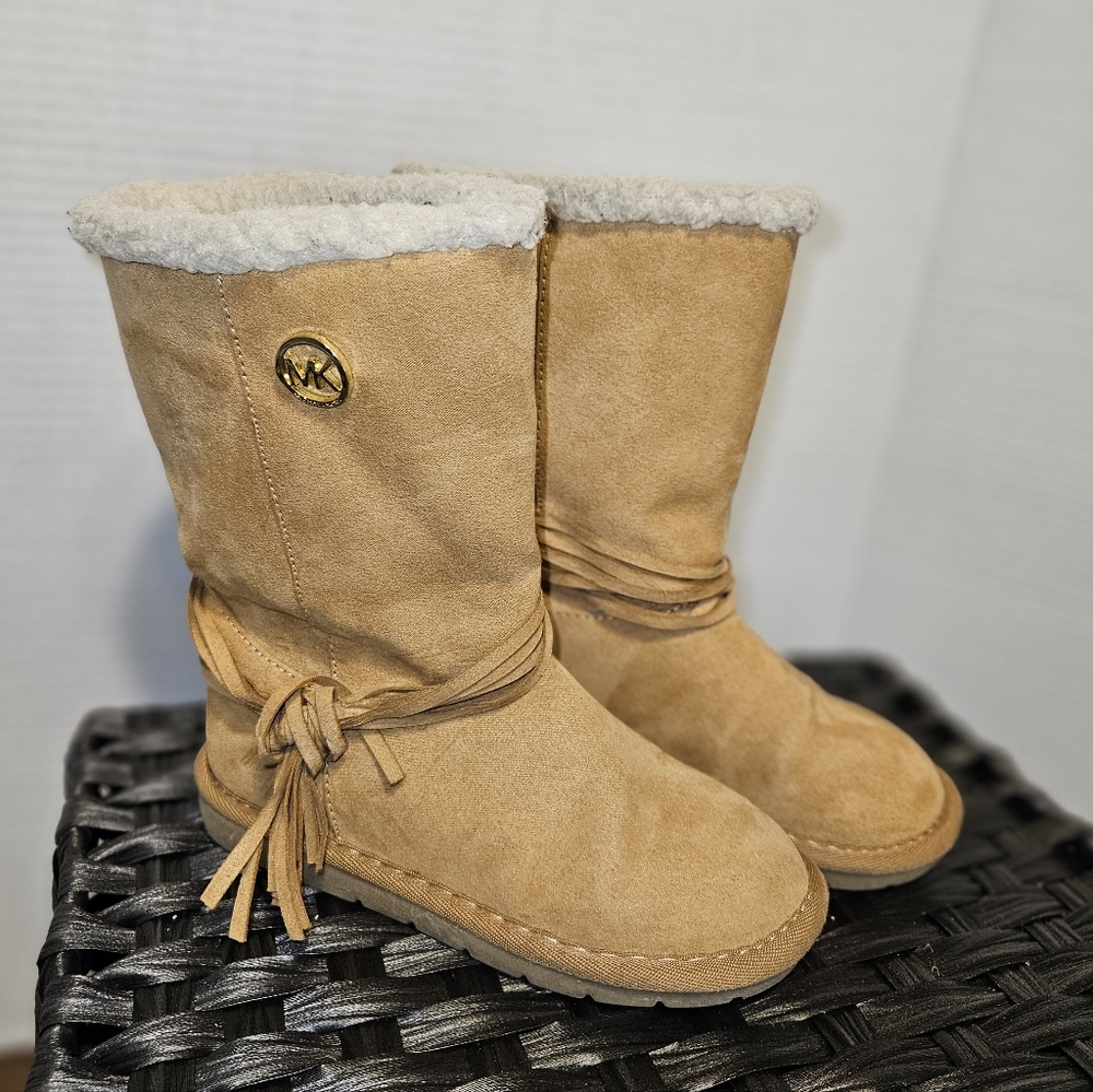 MICHAEL Kors Tan Cream Boots Girls Zipper Tassel US 6